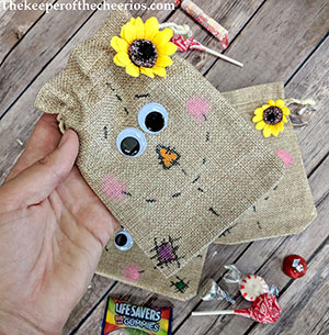 scarecrow-burlap-treat-bags-smm