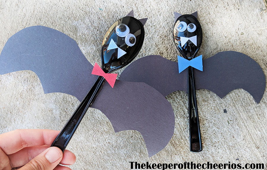 plastic-bat-spoons-2