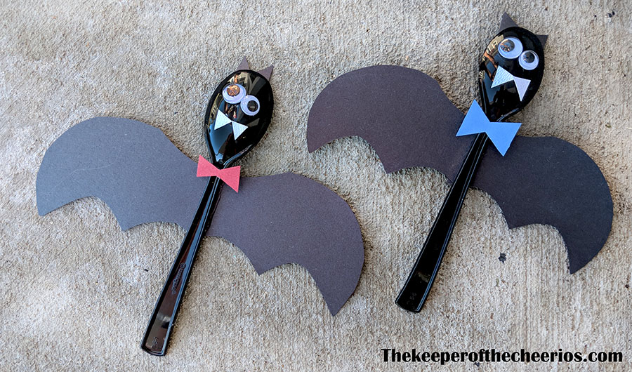 plastic-bat-spoons-3