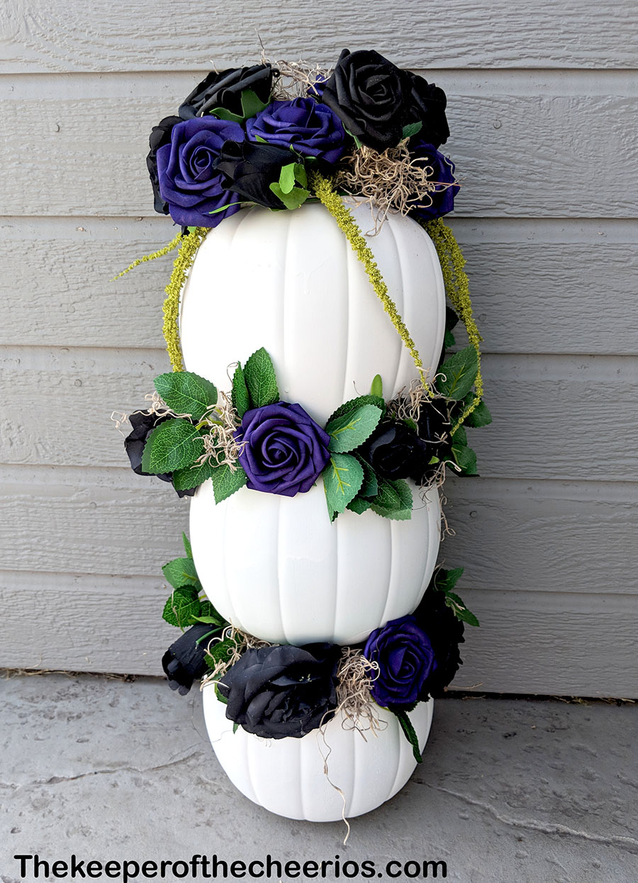 stacked-plastic-pumpkin-centerpiece-6