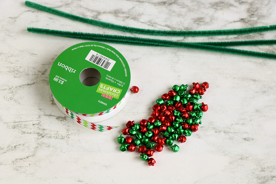 Jingle-Bell-Ornament-wreath-1