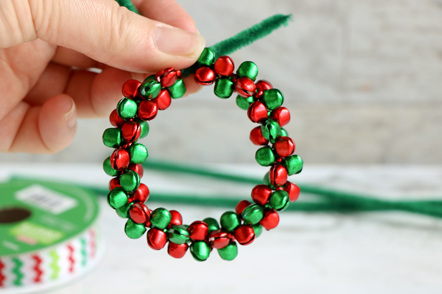 Jingle-Bell-Ornament-wreath-4