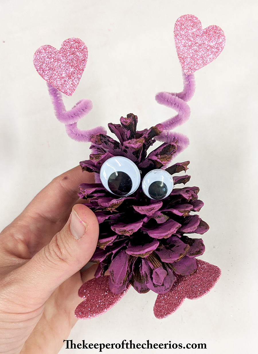 pinecone-love-bugs-5