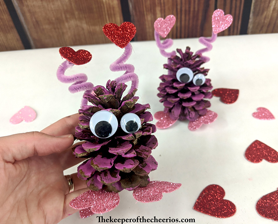 pinecone-love-bugs-8