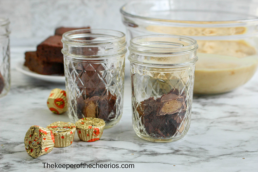 Reeses-Brownie-Parfait-jar-3