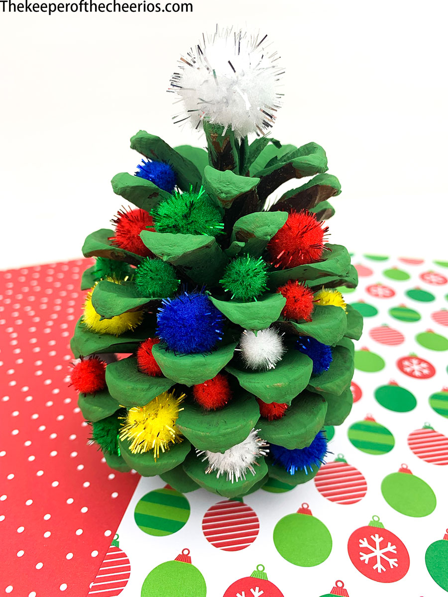 Easy Pine Cone Christmas Tree Craft for Toddlers and Preschoolers