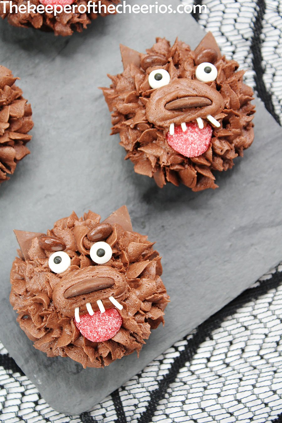 Werewolf-bundt-cakes-1