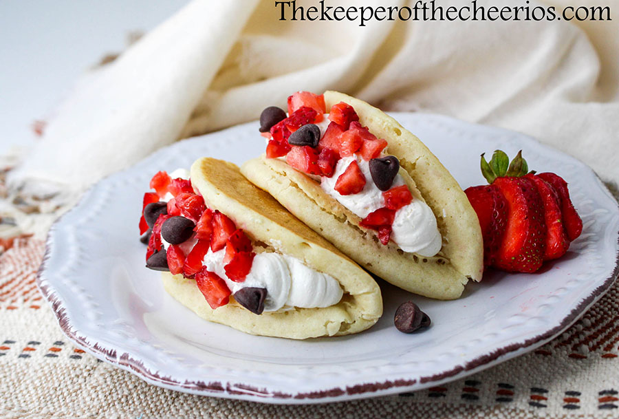 strawberry cheesecake pancake taco 7